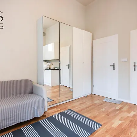 Prywatny W Samym Centrum Krakowskiego Kazimierza.